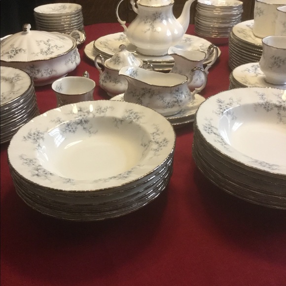 Paragon, Brides Choice, Fine Bone China Dinnerware - Picture 5 of 8